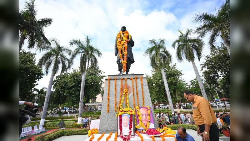 ‘অখণ্ড ভাৰতৰ নিৰ্মাতা’ চৰ্দাৰ পেটেলৰ ১৫১সংখ্যক জন্মজয়ন্তী, দেশজুৰি শ্ৰদ্ধাঞ্জলি