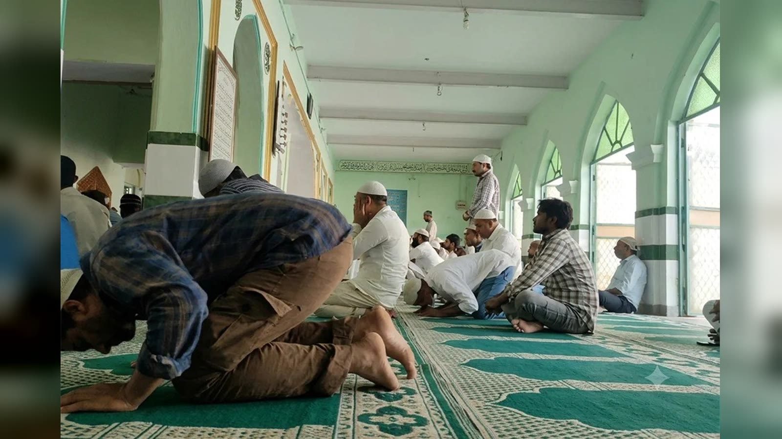 দিল্লীৰ ৰেচ ক’ৰ্ছ মছজিদ ভাঙি পেলোৱাত চাৰি সপ্তাহৰ বিৰতি, কেন্দ্ৰৰ আশ্বাস