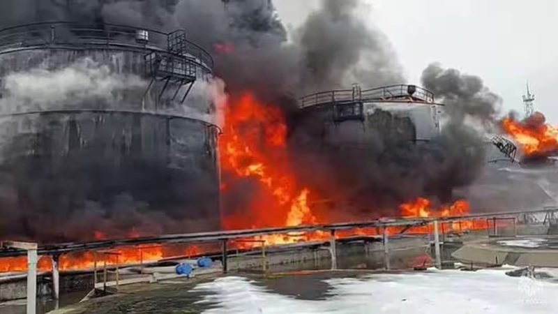 আমেৰিকাৰ হেঁচাৰ পিছতো ৰাছিয়াৰ তেল শোধনাগাৰত ইউক্ৰেইনৰ ড্ৰ’ন আক্ৰমণ, দুসপ্তাহৰ বিৰতিৰ অন্ত