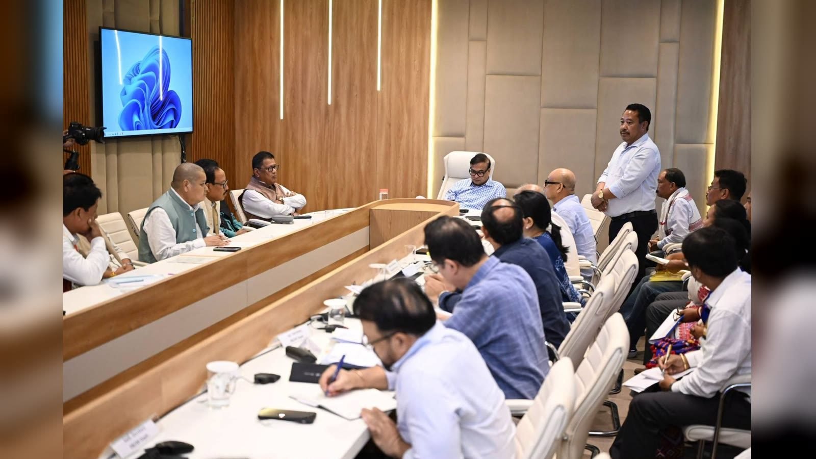 মৰাণ-মটক জনগোষ্ঠীৰ ভূমি অধিকাৰক লৈ ডিব্ৰুগড়ত মুখ্যমন্ত্ৰীৰ বৈঠক, দাবীসমূহ সমাধানৰ ওপৰত গুৰুত্ব
