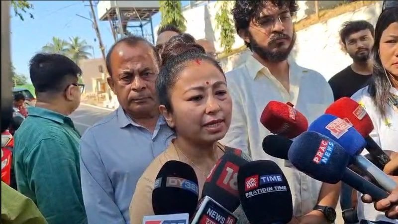 জুবিন গাৰ্গৰ ন্যায়ৰ দাবীত ৰাজ্যপালক সাক্ষাৎ গৰিমা শইকীয়া গাৰ্গসহ শিল্পী-অভিনেতাৰ দলৰ, উত্থাপন কৰিলে ৭টা দাবী