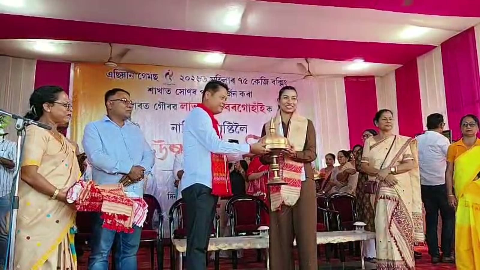 লভলিনা বৰগোহাঁইক সম্বৰ্ধনা, প্ৰশংসাপত্ৰ প্ৰদান
