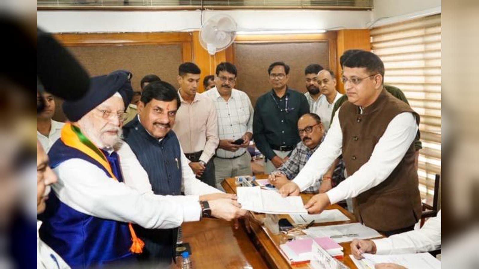 ৰাজ্যসভা উপ-নিৰ্বাচনত মনোনয়ন দাখিল হৰদীপ সিং পুৰীৰ