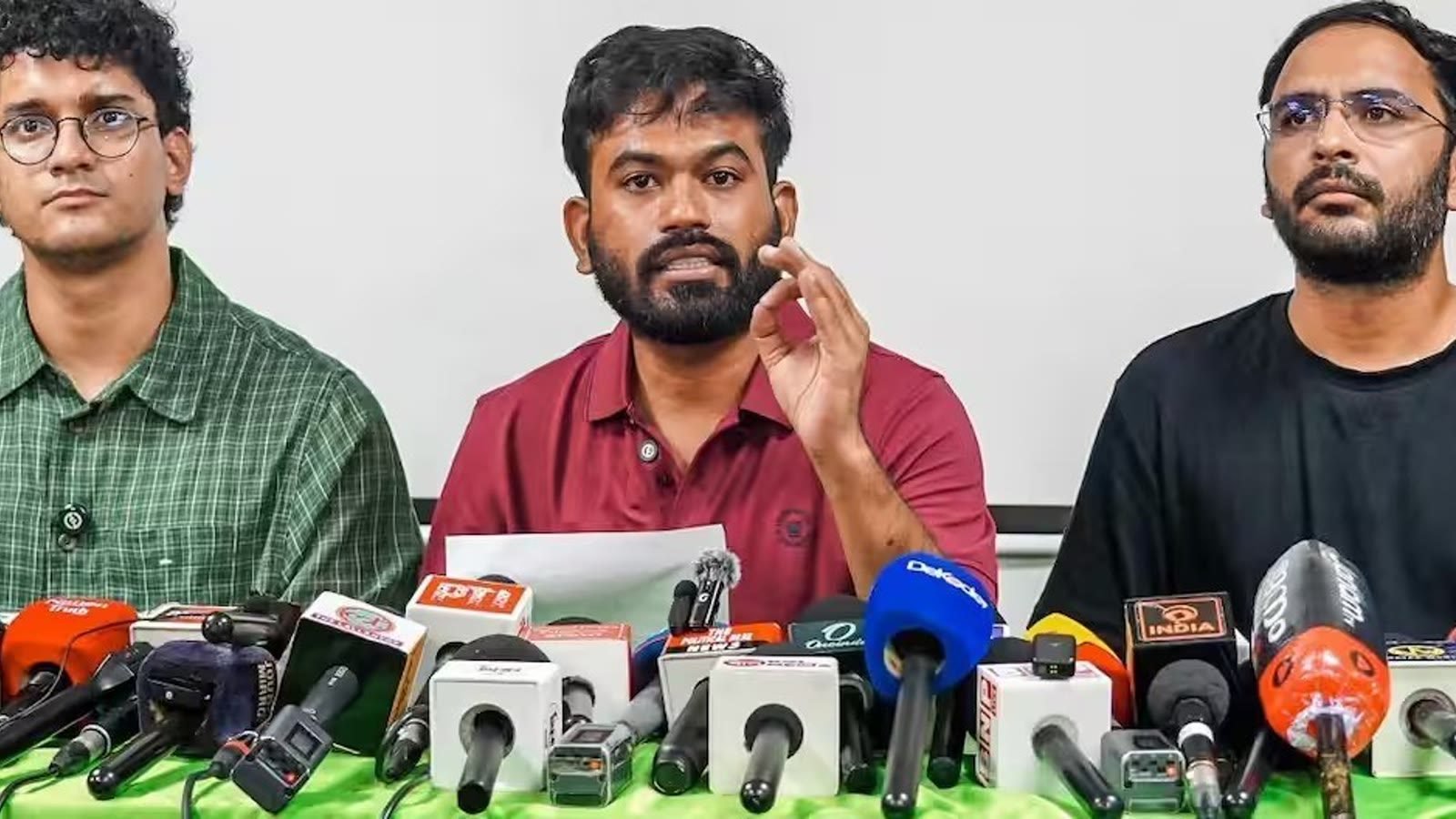 ‘ককৰোচ জনতা পাৰ্টি’ৰ বিৰুদ্ধে ৫০ কোটি টকাৰ ক্ষতিপূৰণৰ আবেদন শুনিবলৈ অস্বীকাৰ দিল্লী উচ্চ ন্যায়ালয়ৰ